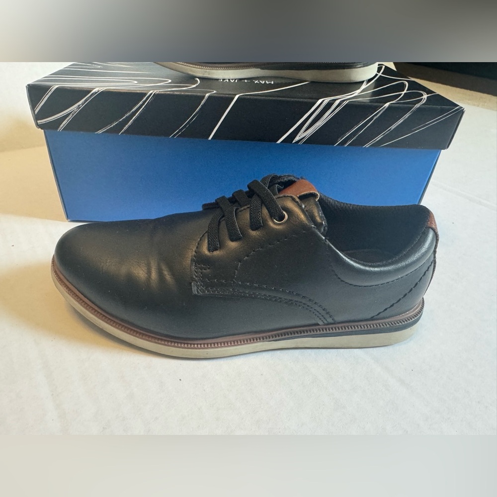 Boys shoes size 2